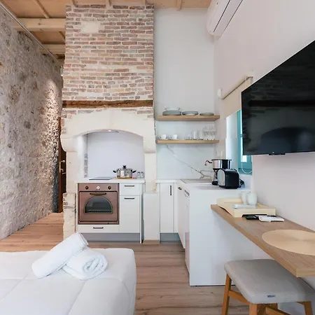 La Luna Della Loggia A1 * ريثيمنو